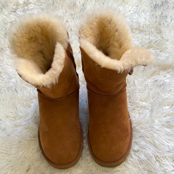 ✨UGG Bailey Button Boot | Chestnut Suede | Size 6 - Picture 3 of 8
